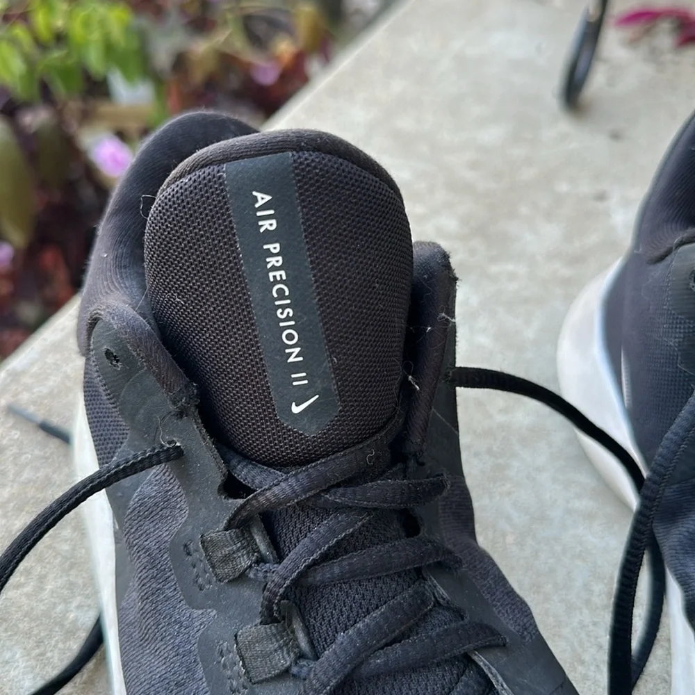 Nike air precision II size 7